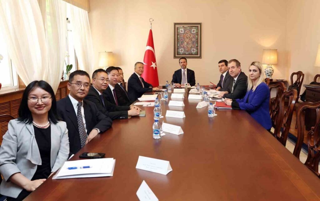 Besuch des Energieministers Alparslan Bayraktar in China