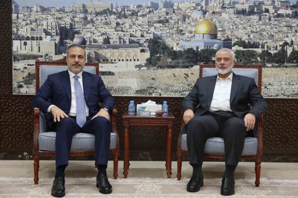 Außenminister Hakan Fidan traf sich im Rahmen seines Besuchs in Katar mit dem politischen Büroleiter der Hamas, Ismail Haniyeh