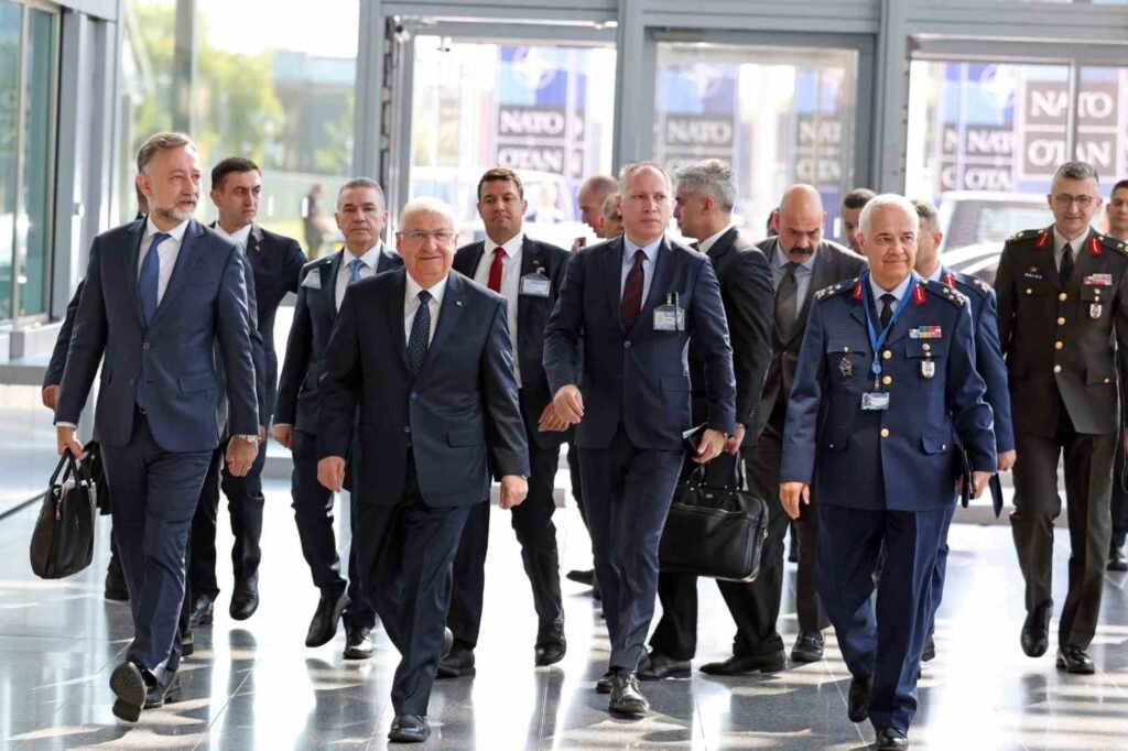 Verteidigungsminister Yaşar Güler in Brüssel für das Treffen der NATO-Verteidigungsminister