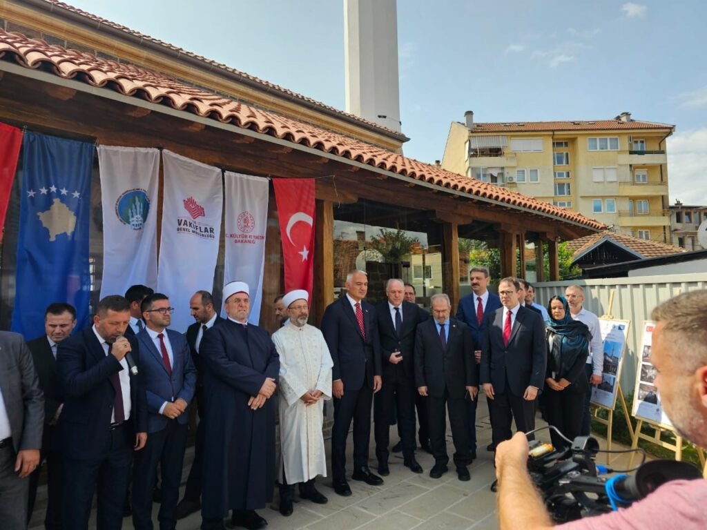 Kultur- und Tourismusminister Mehmet Nuri Ersoys Besuch in Kosovo und die Eröffnungen von Moscheen