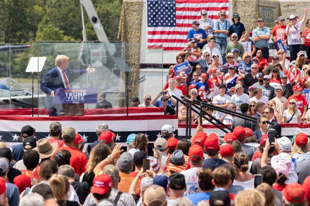 Trump warnt vor dem Dritten Weltkrieg auf der Kundgebung in North Carolina