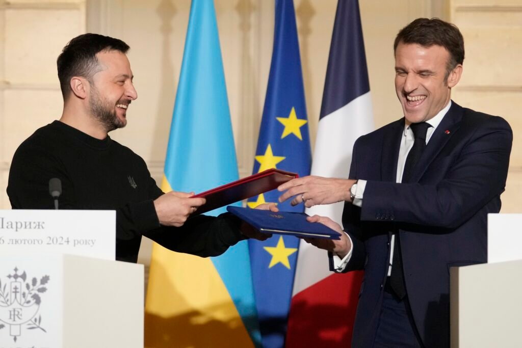 Francia y Ucrania firman un acuerdo de 3.000 millones de euros