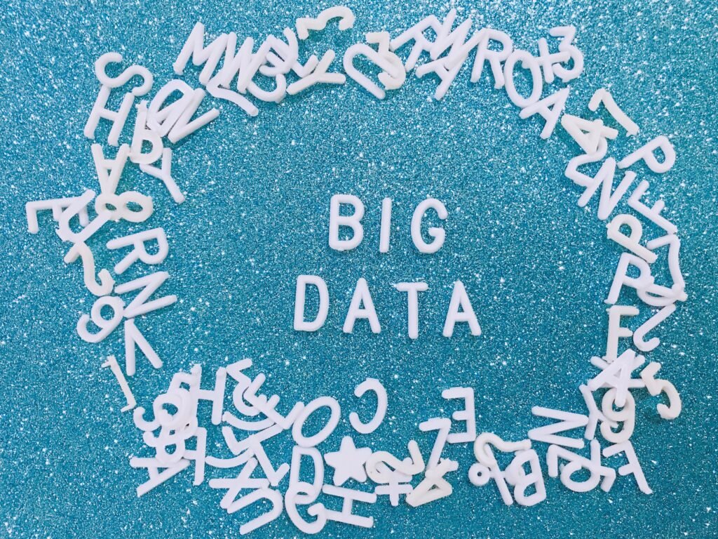 El Papel del Big Data en los Negocios: Utilizando Analítica de Datos para Obtener una Ventaja Competitiva