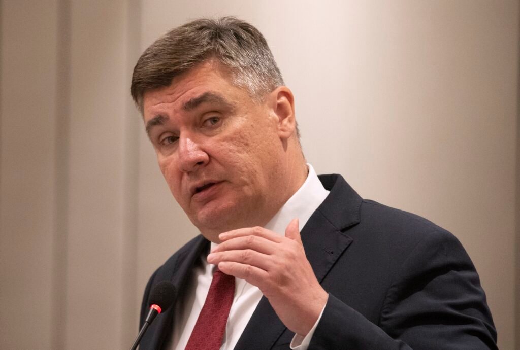 El presidente de Croacia, Milanovic, anuncia su candidatura para primer ministro