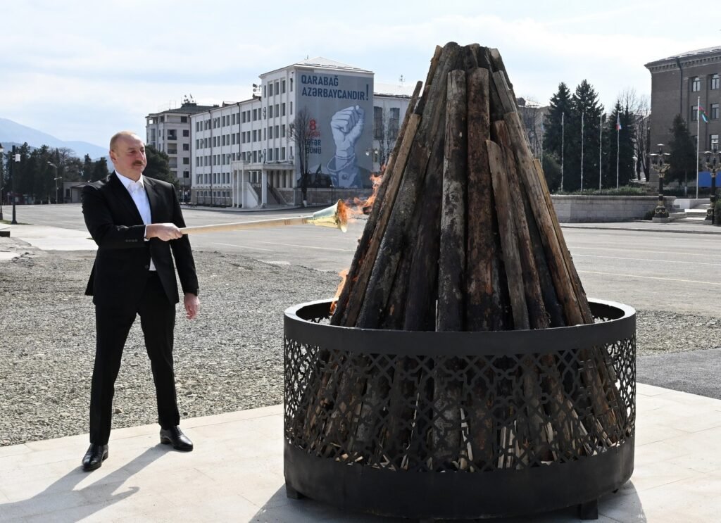 El presidente de Azerbaiyán, Aliyev, encendió el fuego de Nevruz en Hankendi