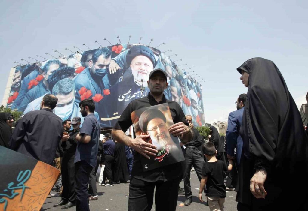 El Líder Supremo de Irán, Ayatolá Ali Jamenei, dirigió la oración fúnebre
