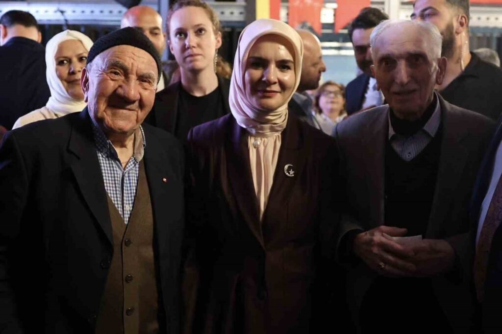 La Ministra de Familia y Servicios Sociales, Mahinur Özdemir Göktaş, se reunió con la diáspora turca en Bélgica