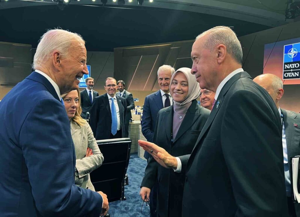 El presidente Erdogan se reunió con el presidente de los Estados Unidos, Biden, en la Cumbre de la OTAN