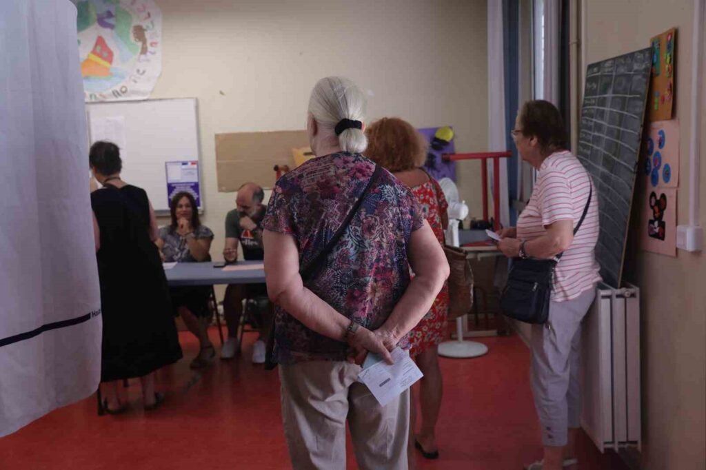 En Francia, comenzó la segunda vuelta de las elecciones generales anticipadas