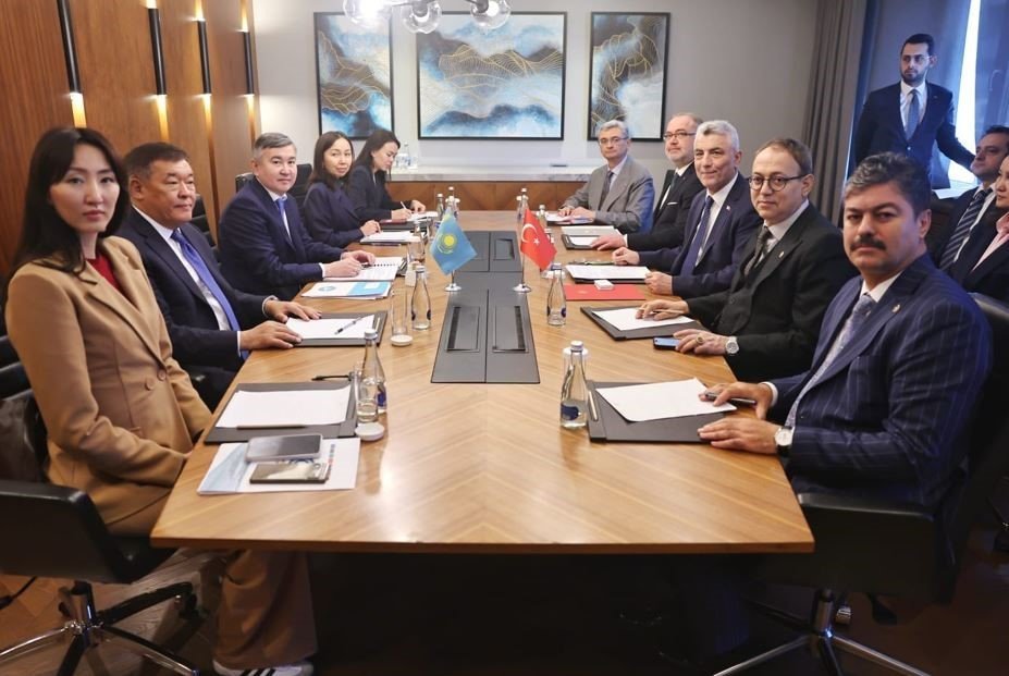 Las Consultas de Cooperación Económica del Ministro de Comercio, Ömer Bolat, con Kazajistán