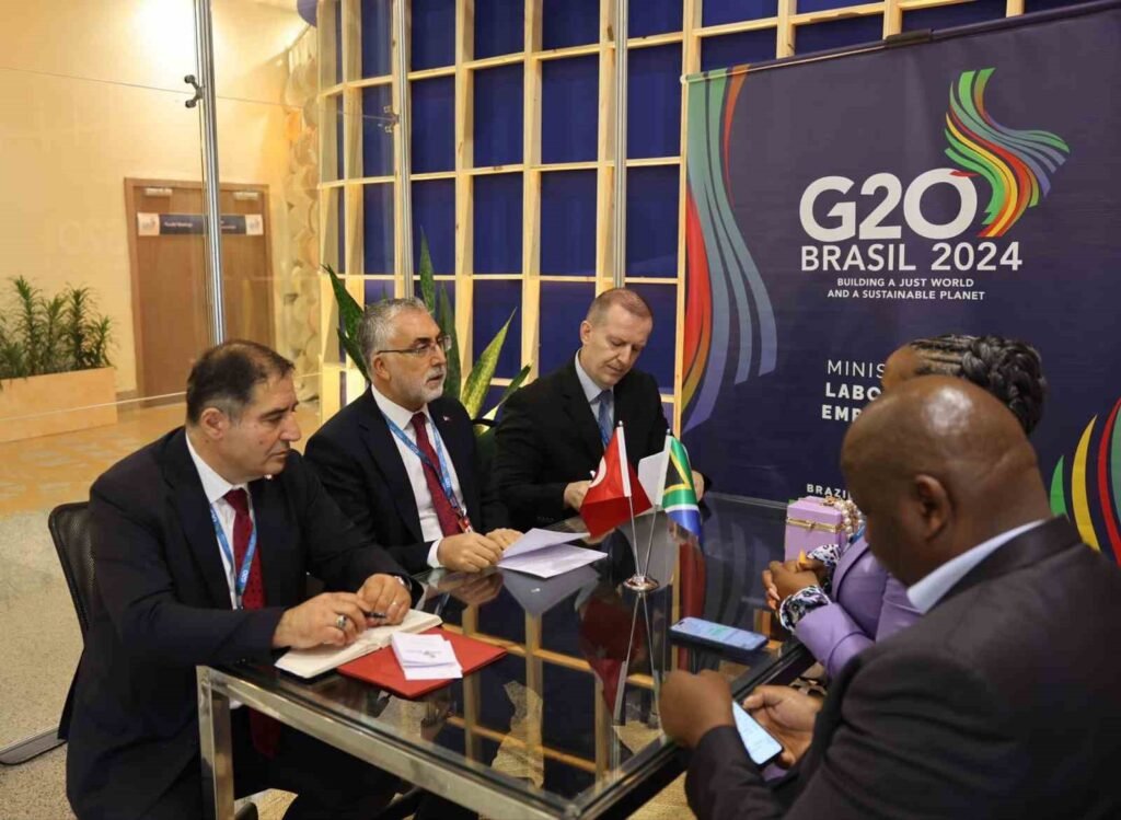 Le ministre Işıkhan a rencontré le ministre sud-africain de l’Emploi et du Travail au Brésil