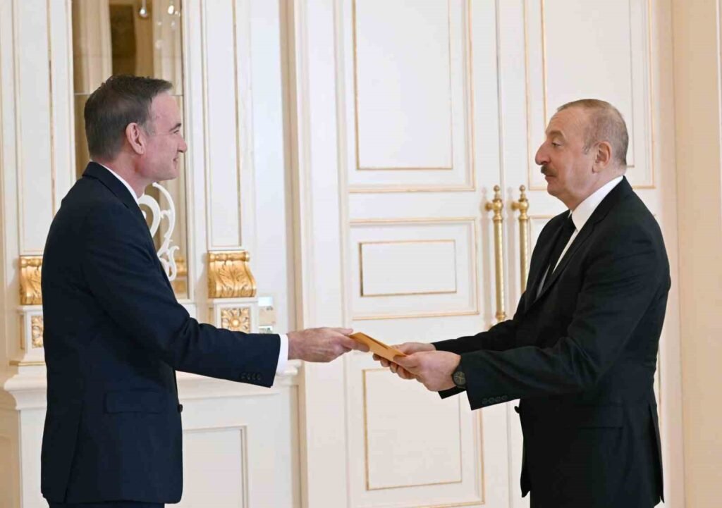 Le président azerbaïdjanais Ilham Aliyev a reçu le citoyen américain Michael Carpenter.