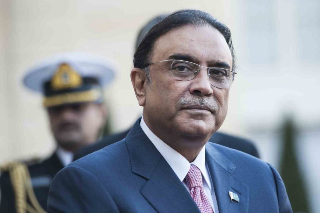 Le président du Pakistan, Asif Ali Zardari, s’est cassé la jambe dans un avion.