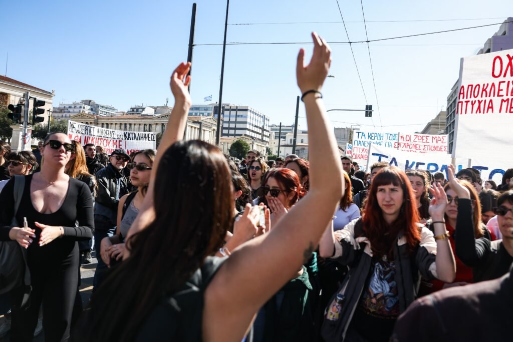 Proteste contro le “università private” continuano in Grecia