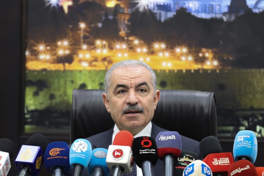 Il primo ministro palestinese Shtayyeh si dimette dall’incarico
