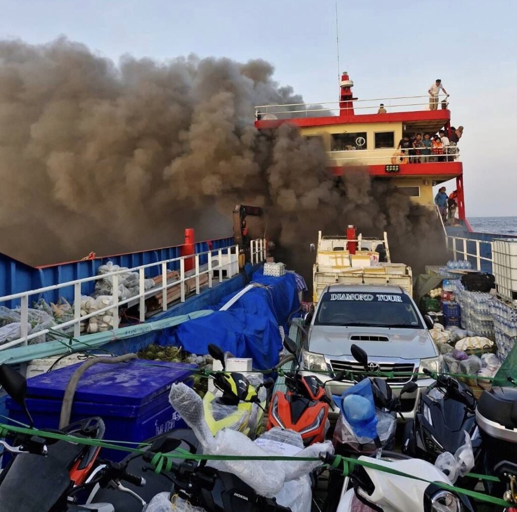 Traghetto in fiamme in Thailandia: 108 persone salvate