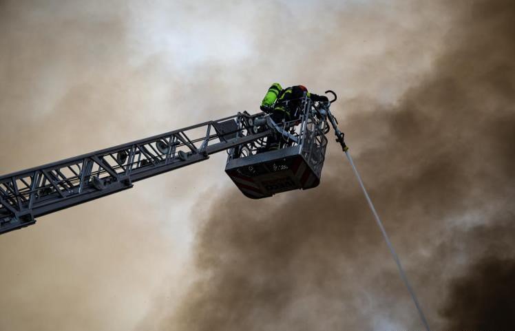 L’incendio scoppiato nel centro commerciale di Varsavia è stato rapidamente domato