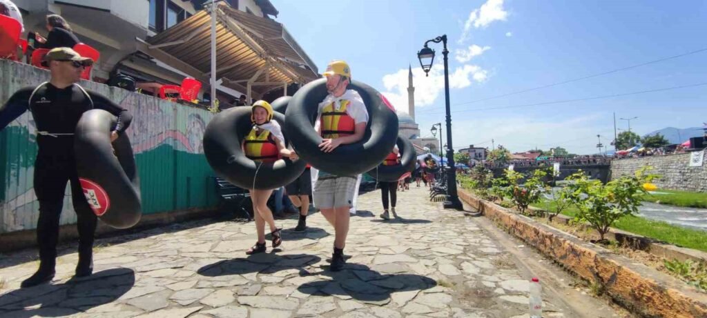 Emozione del rafting con il gommone in Kosovo