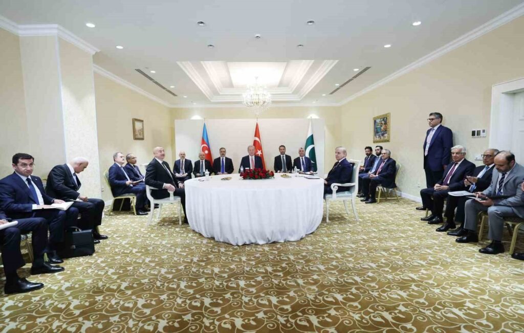Il Presidente Erdoğan si è incontrato con i leader dell’Azerbaigian e del Pakistan in Kazakistan
