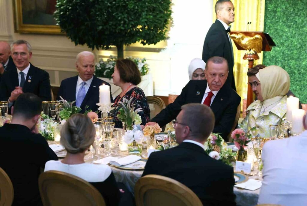 Il presidente Erdoğan si è incontrato con il presidente degli Stati Uniti Biden per cena alla NATO Summit