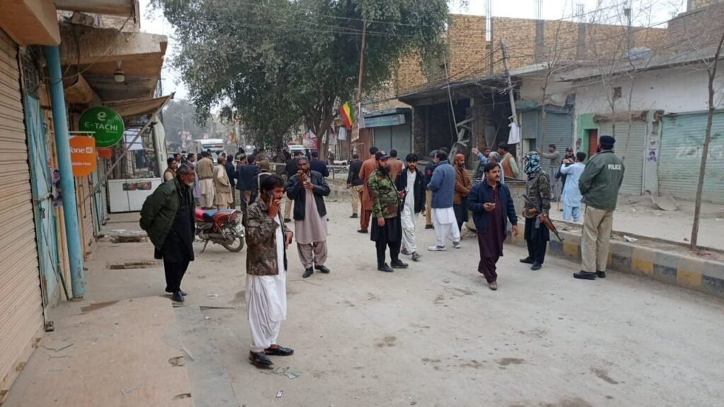 Bomb attack on election convoy in Pakistan: 4 dead