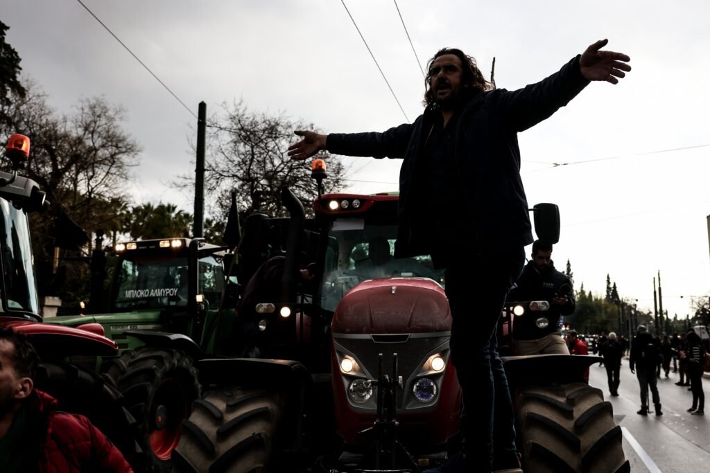 Farmers back on the streets in Greece