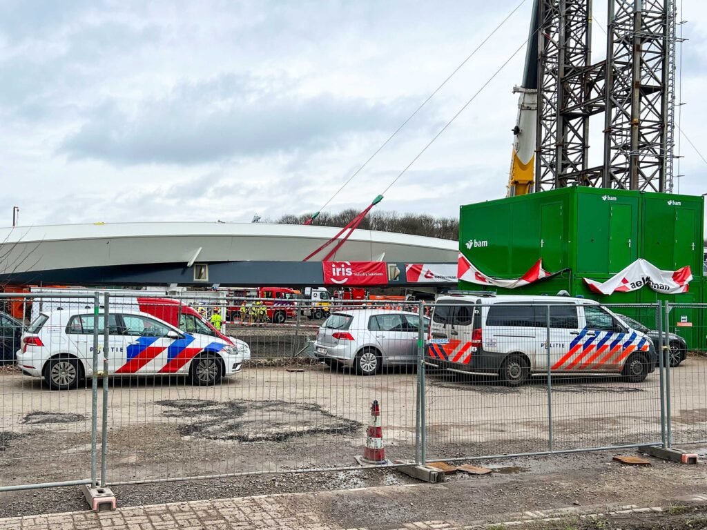 Bridge under construction collapsed in the Netherlands: 2 dead