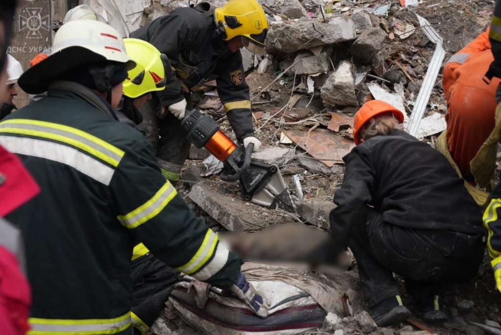 The death toll rose to 6 in the attack on the apartment building in Odessa by Russia
