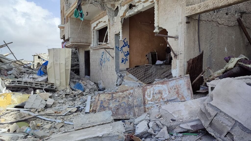 The destruction caused by the Israeli army in Han Yunus was captured on camera