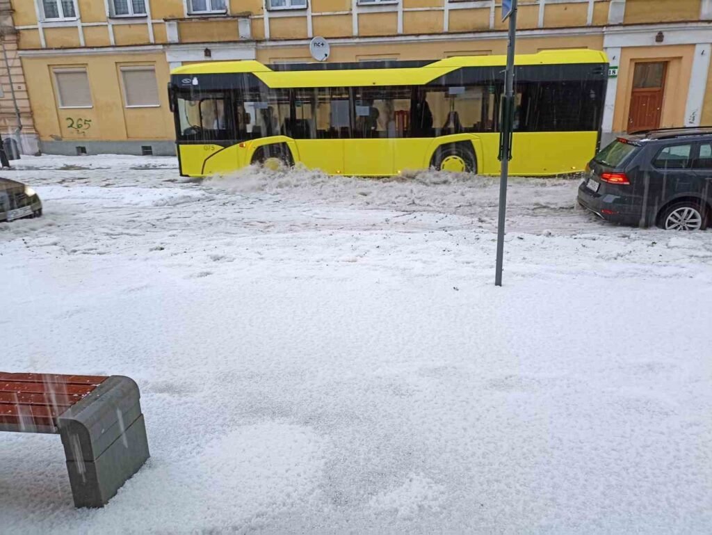 Heavy rain and hail paralyzed life in Poland