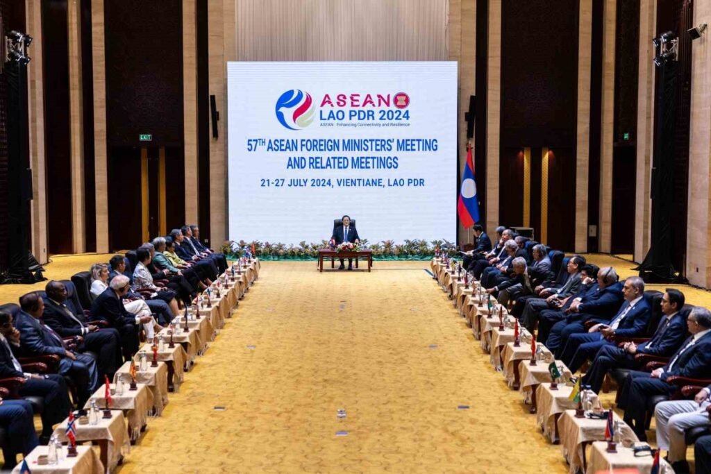 Minister Fidan pays a courtesy visit to Laos Prime Minister Siphandone along with his counterparts