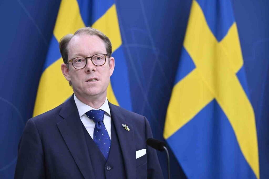 Swedish Foreign Minister Billström announced that he will resign